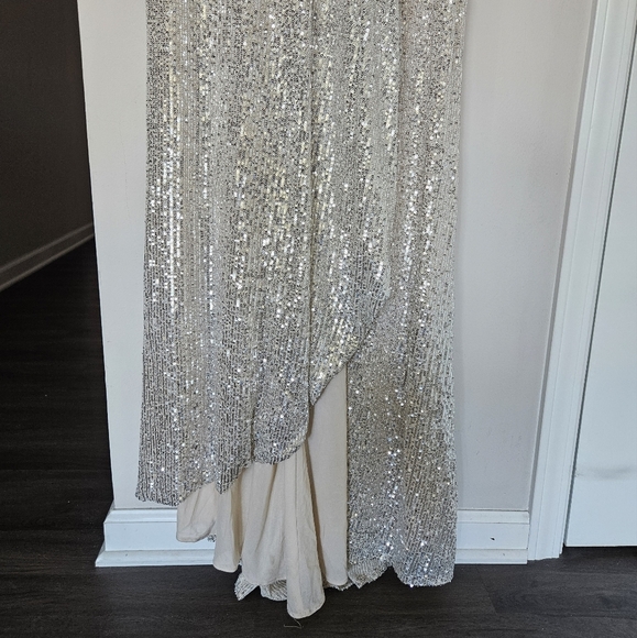Ieena for Mac Duggal Silver Sequin High Slit Ruffle Formal Gown NWOT Size 10 - Picture 10 of 16
